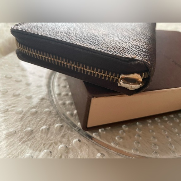 Authentic Louis Vuitton Damier Zippy Wallet - Picture 10 of 16